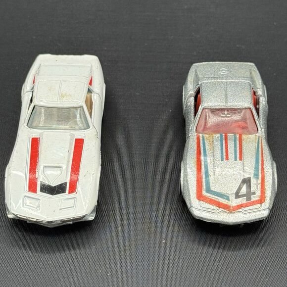 Vintage YatMing 1/64 Diecast Lot of 2 Corvettes – Silver #4 & White Stingray - Picture 4 of 12